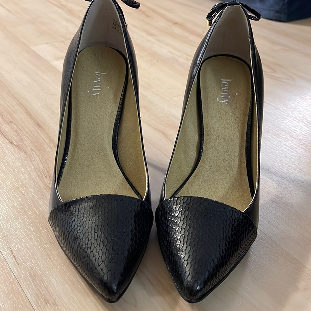 Levity heels